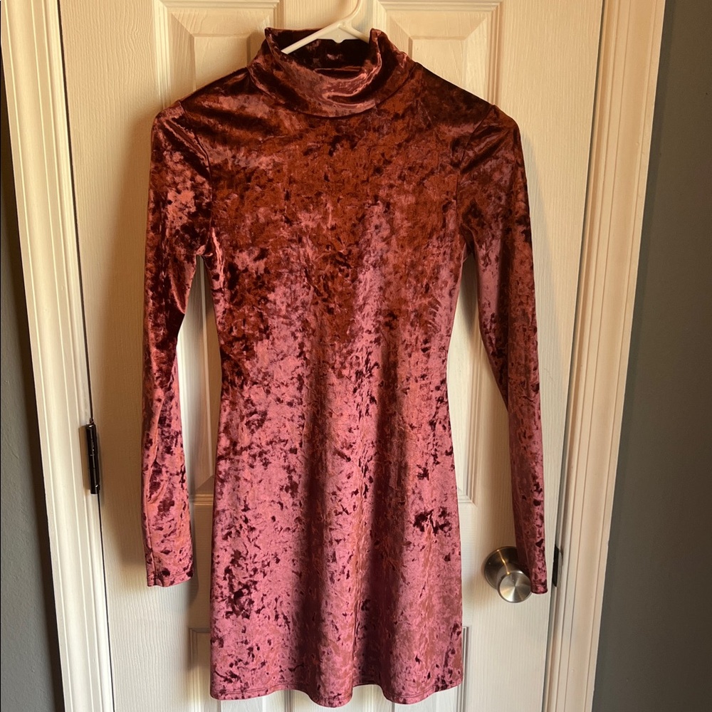 Kimchi Blue Velvet Long Sleeve Dress in Pink